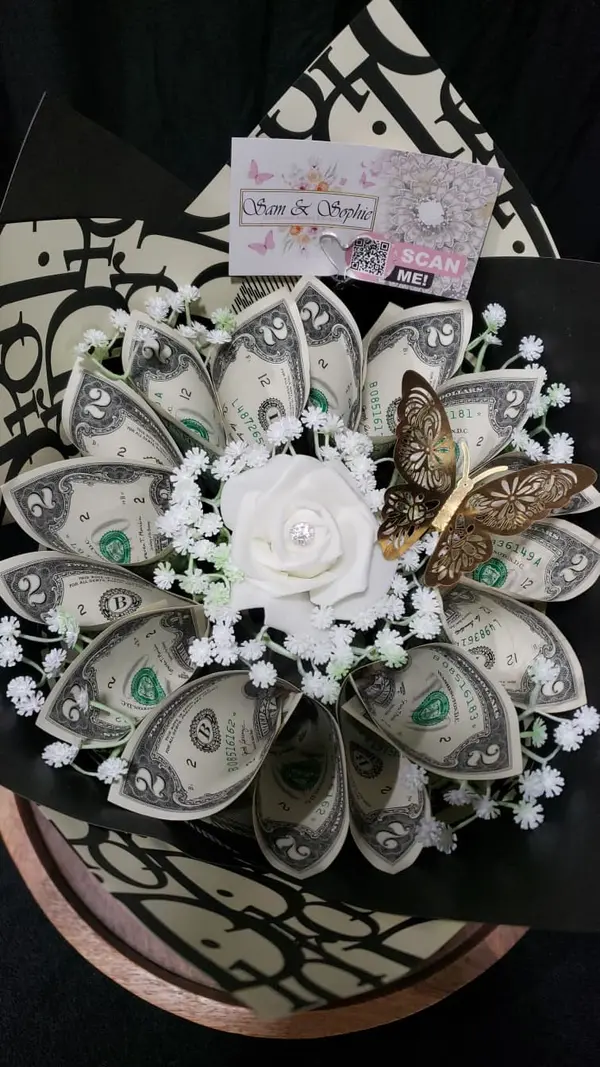 Detalle de ramo de dinero